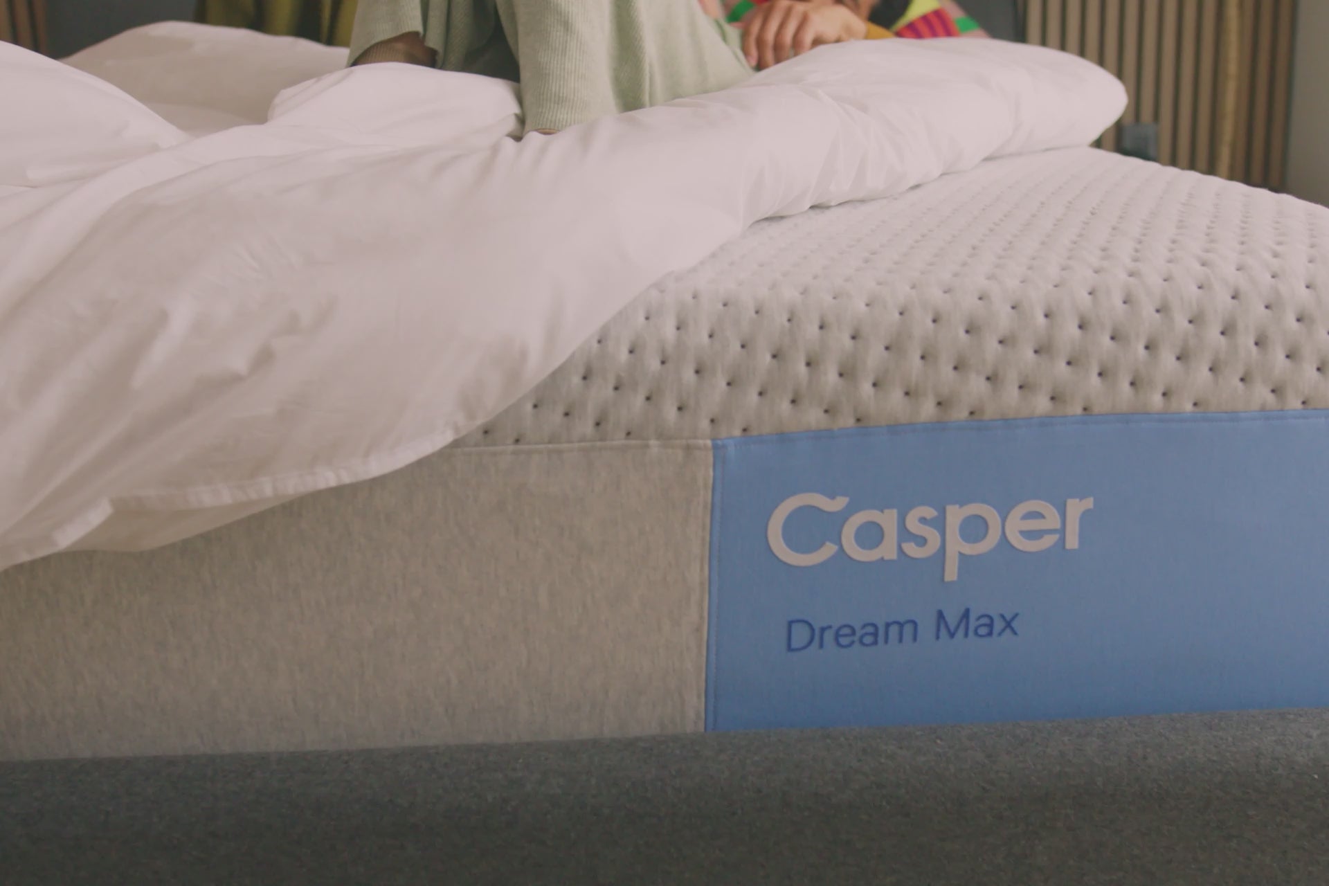 Video of a couple resting happily on their Dream Max mattress.
